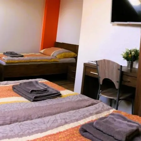 100dola Mini-hôtel *