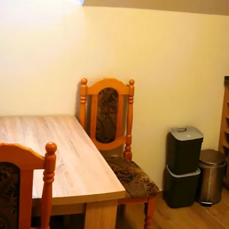 Mini-hôtel 100dola Male Hostice