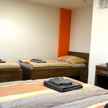 100dola Mini-hôtel *